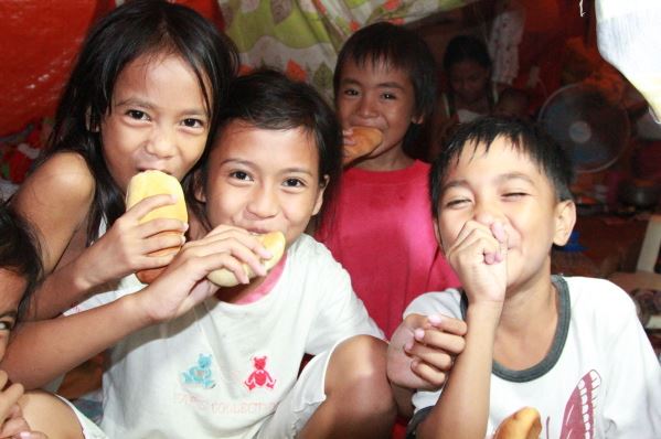 필리핀 땅오스 급식아동